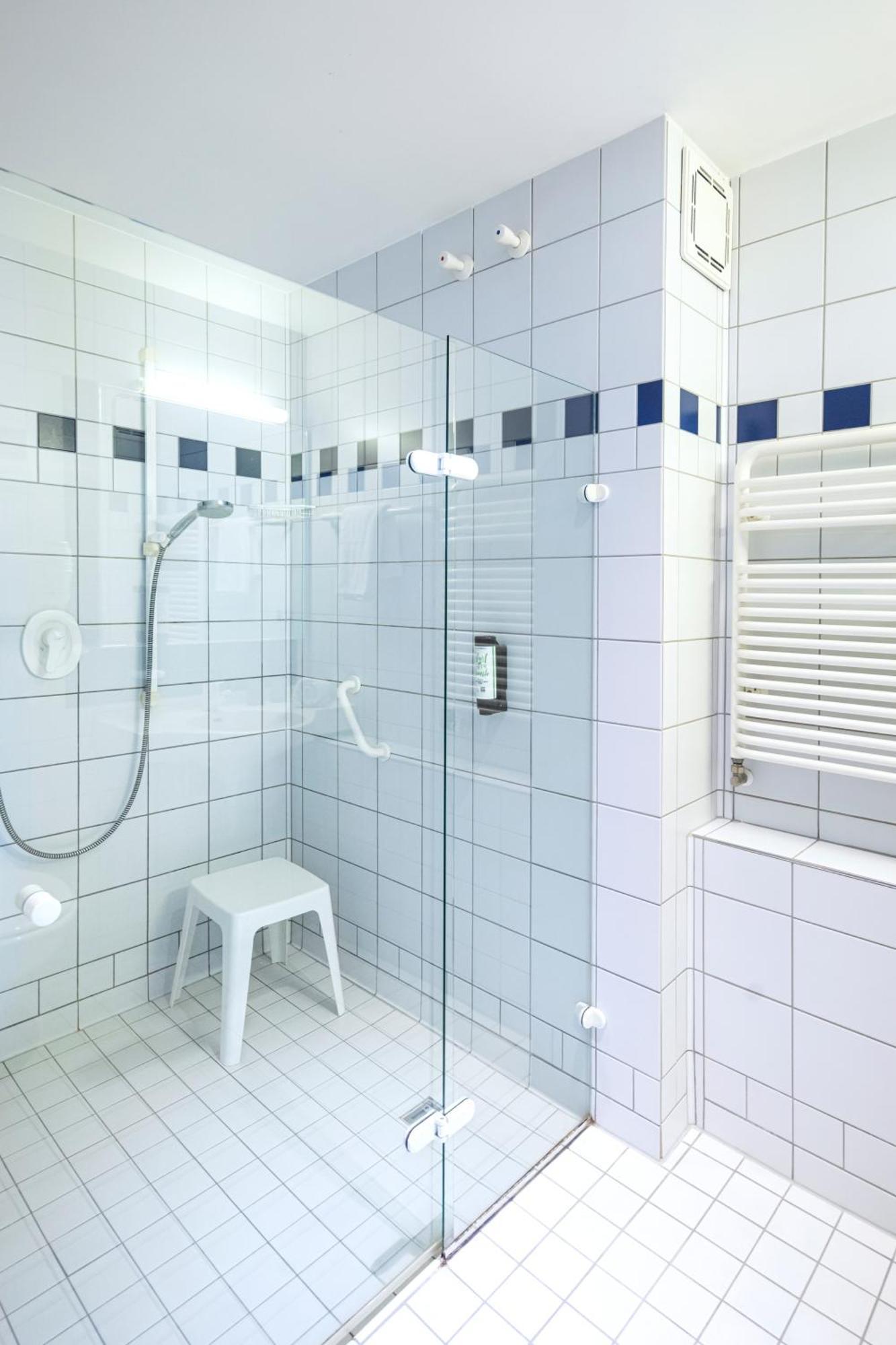 Roomingtons Karoli Hotel
